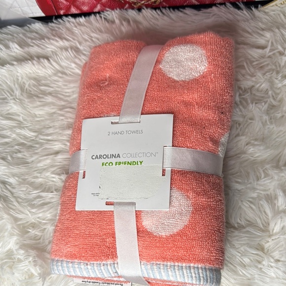 Carolina Collection Pink Polka Dot Hand Towels (B) - Picture 1 of 3